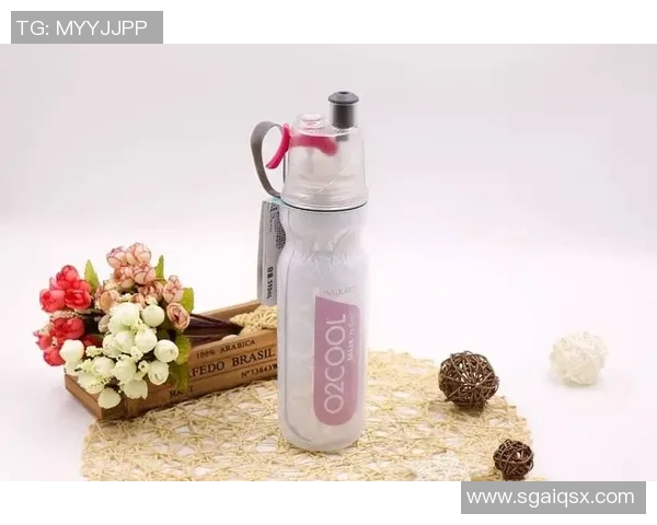 足球明星喷雾水杯助力运动爱好者畅享清凉体验与健康生活