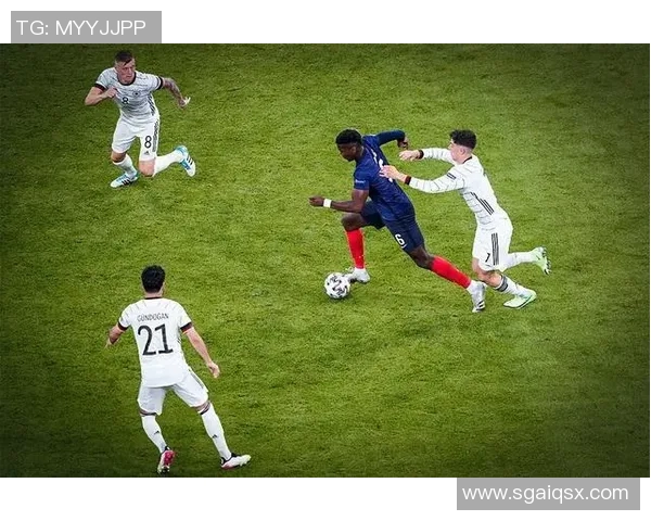 南京足球队在大师赛中的灵活性表现及其战术分析与启示